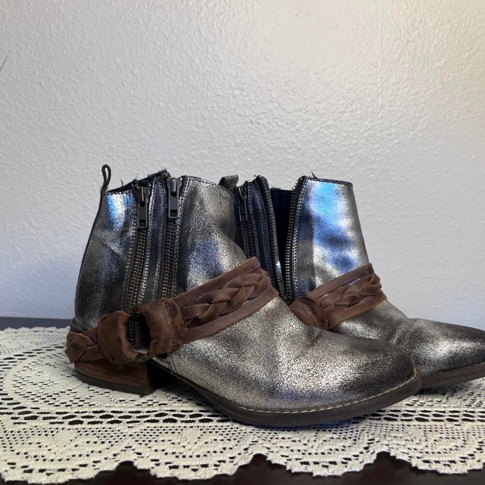 Metallic silver distressed western ankle